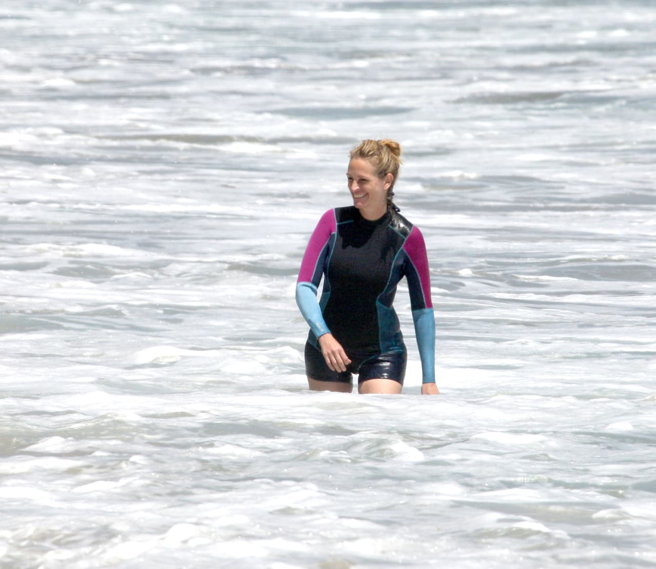 Ahora dejó a su maridito en casa.