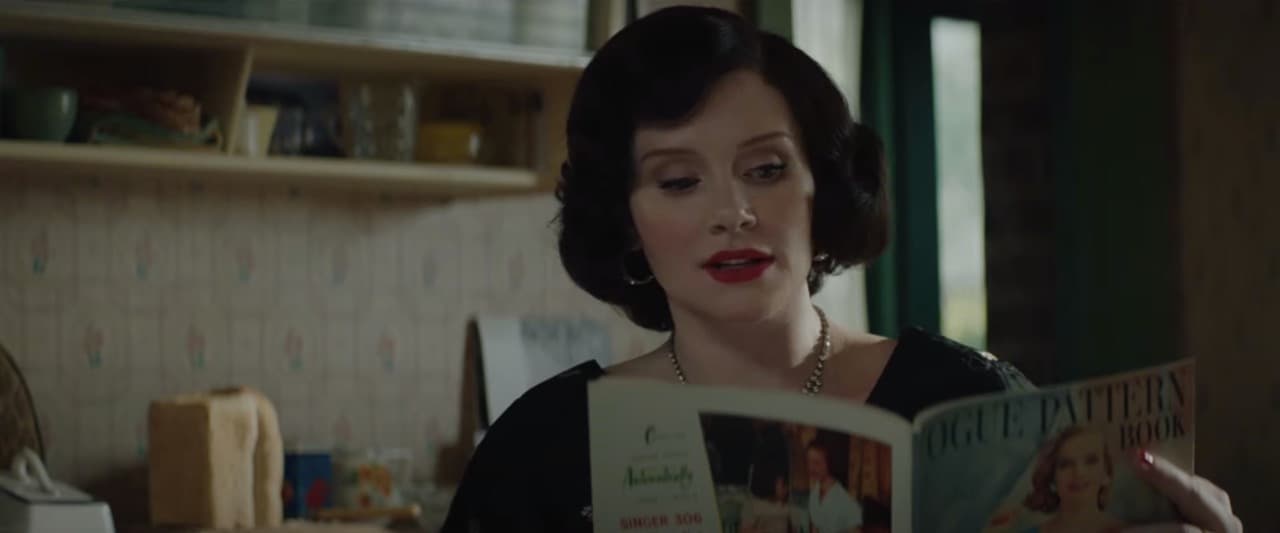 Dallas Howard apareció con un físico distinto en el episodio ‘Nosedive’ de ‘Black Mirror’, pero sorprendió dejando su característico pelirrojo en ‘Rocketman’.