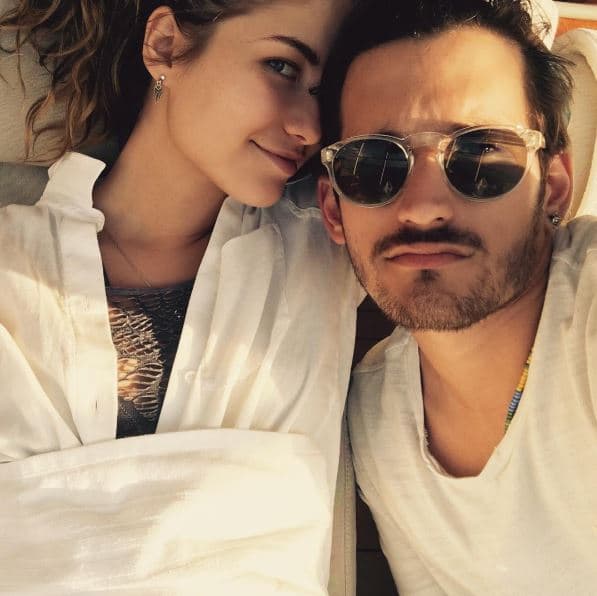 El noviazgo de
<b> Ricky Montaner</b> y 
<b>Sofía Reyes</b> comenzó en secreto en julio del 2015. Pasaron pocos meses para que ella se decidiera a compartir en Instagram una foto con el siguiente mensaje: "La vida nos rodea de gente hermosa. Dios es grande".
<br>