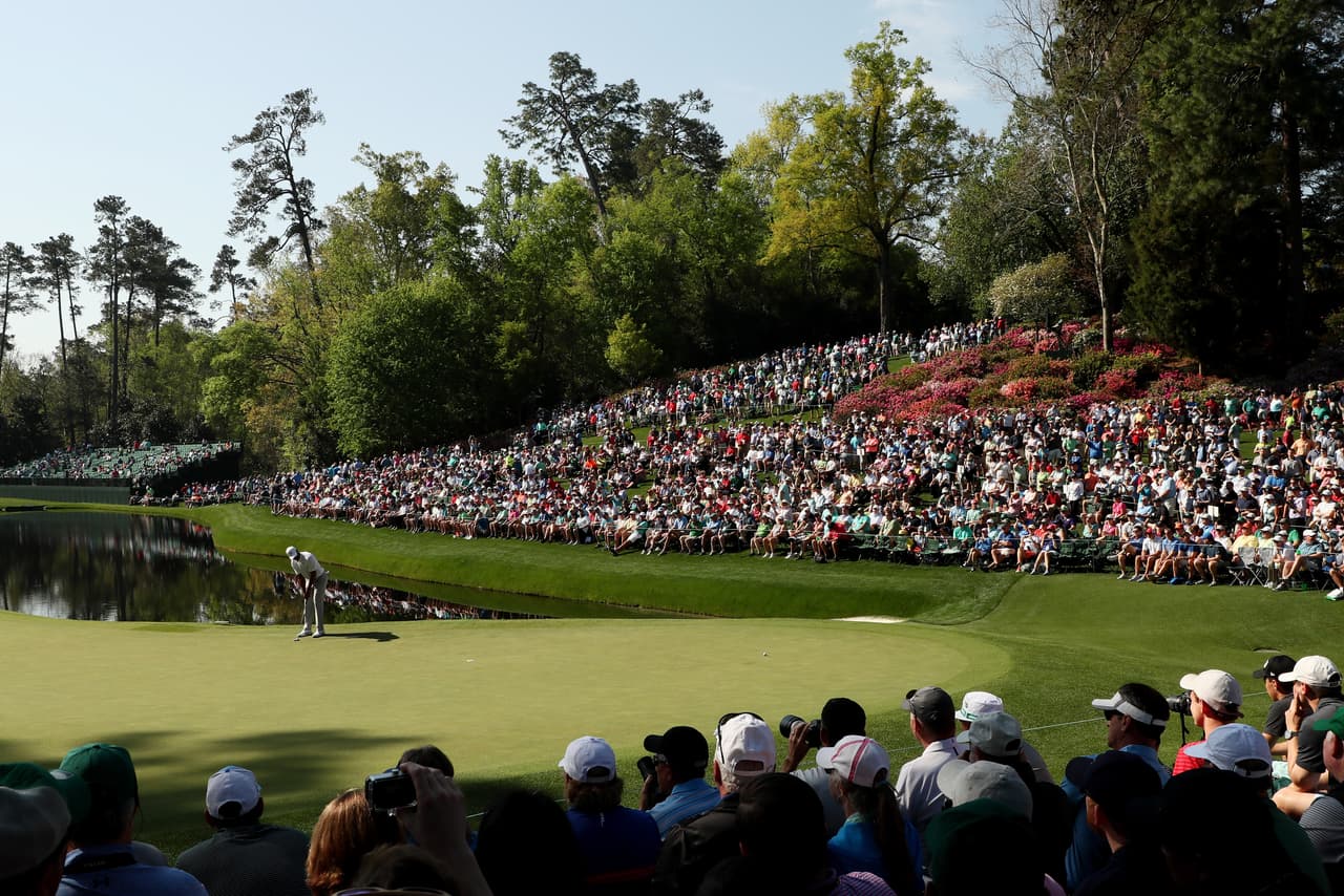 La fiesta del Masters de Augusta dejó bellas postales de los paisajes y el colorido en el Augusta National Golf Club, escenario testigo del segundo día de prácticas del torneo grande del golf mundial.