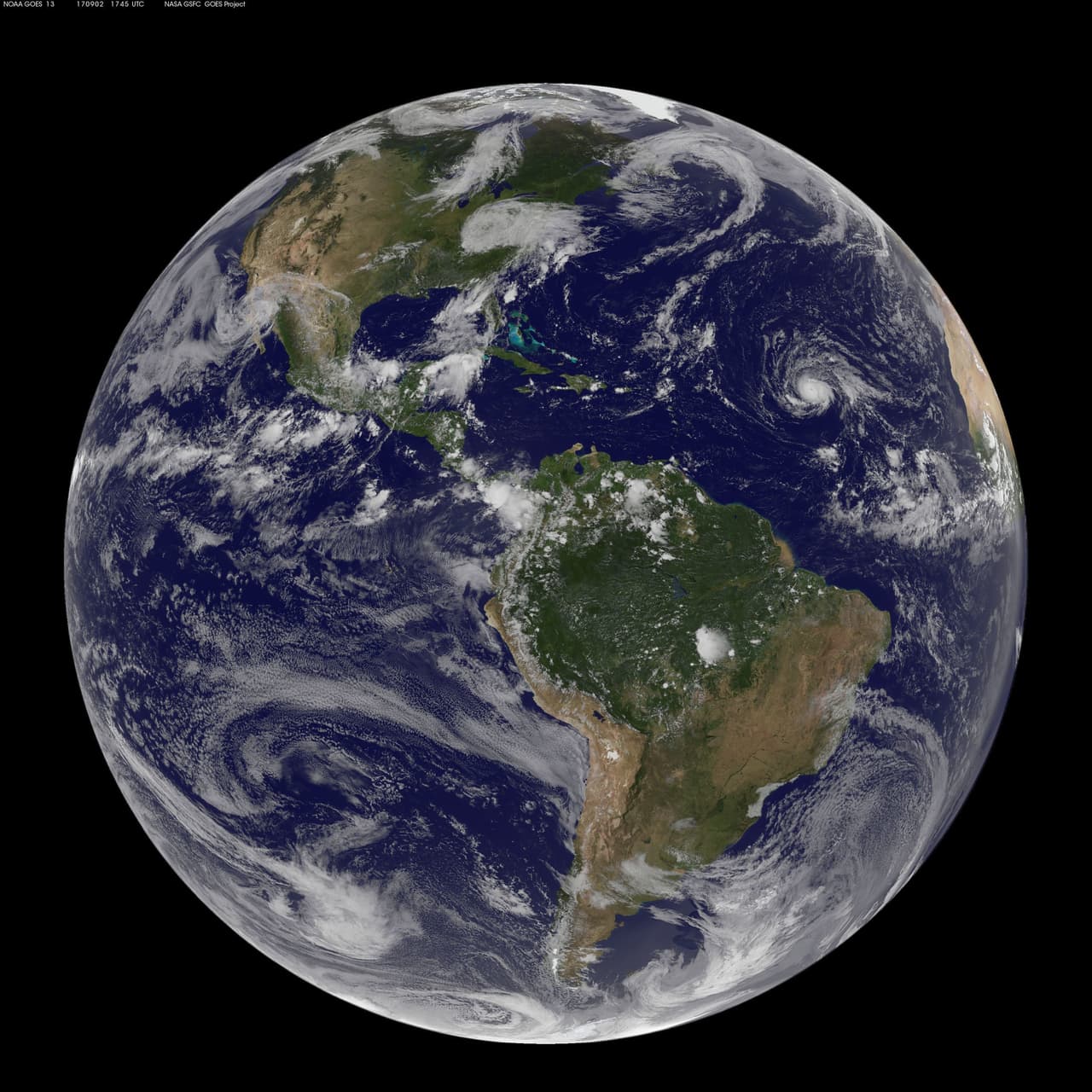 El inmenso huracán Irma en su viaje del mar abierto hacia el Caribe el 2 de Septiembre de 2017. Solo otros cuatro huracanes han sido tan o más potentes, pero se formaron una vez ingresaron a aguas del Mar Caribe o del Golfo de México, que generalmente son más cálidas y menos profundas.