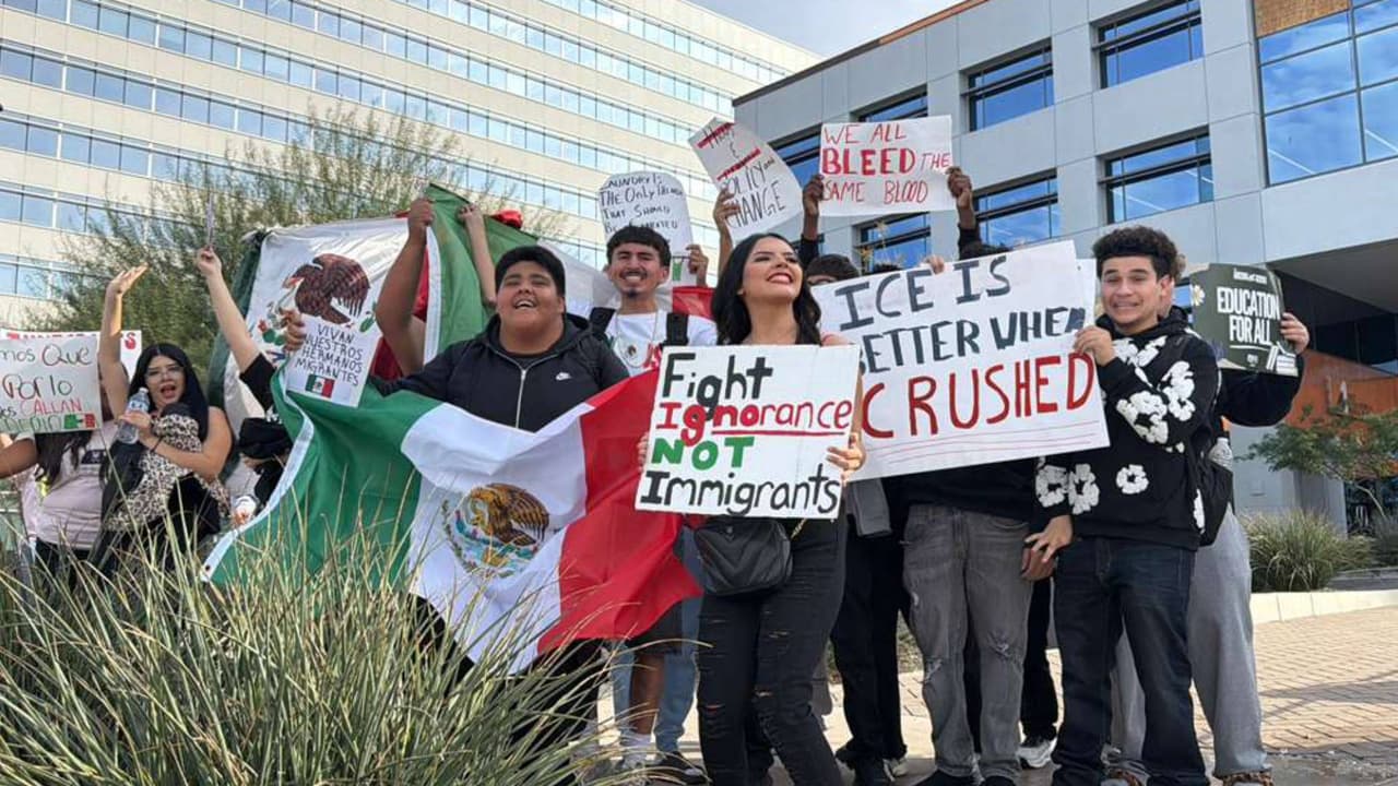 “Por Minneapolis y por Arizona”: Crecen protestas estudiantiles en el Valle contra operativos federales