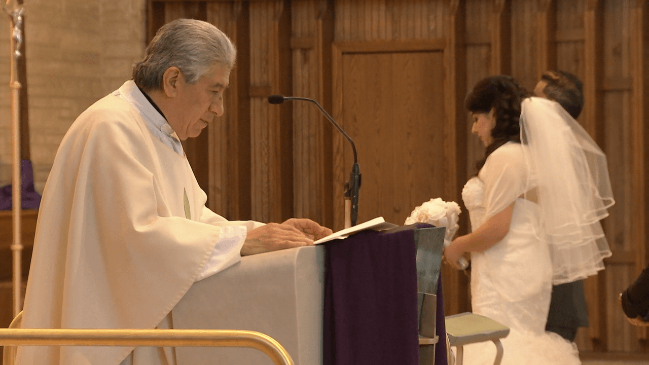 La boda se hizo en la Iglesia Saint Cornelius en Jefferson Park, Chicago.
<br>