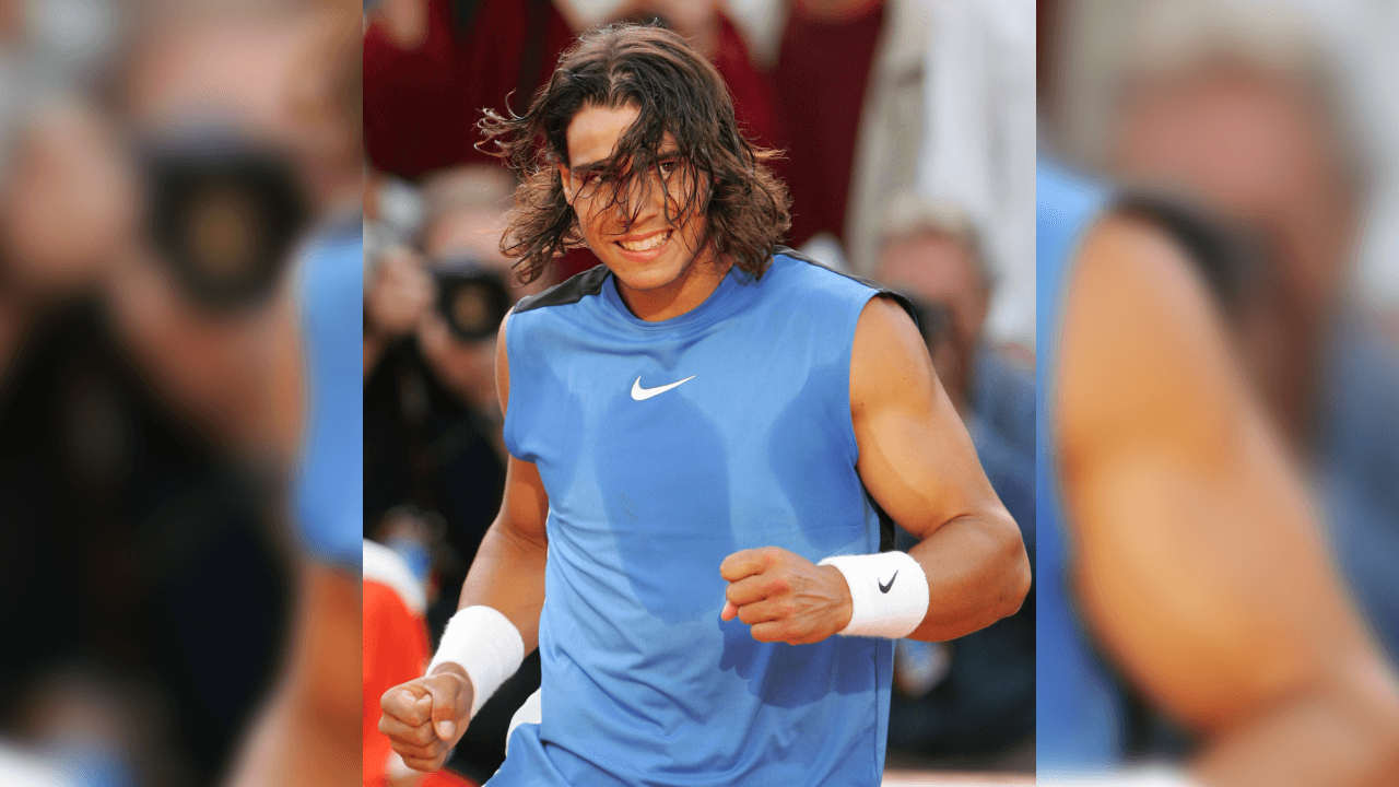 <b>La diadema es clave</b>
<br>- Todos los deportes implican una gran concentración y, en algunas ocasiones, el cabello largo puede representar una mala pasada.
<br>- Asimismo, el tenis está considerado como el deporte más rápido, por la velocidad con que se transportan de un lado a otro las pelotas verdes.
<br>- Si Nadal no usara diadema, así se vería constantemente, incomodado e imposbilitado para jugar.