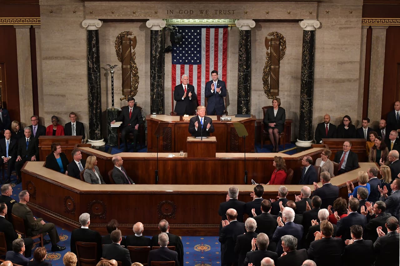 "Desde la elección, hemos creado 2.4 millones de nuevos puestos de trabajo, incluyendo a 200,000 solo en el área de manufactura. Tras años de salarios estancados, estamos viendo cómo han ido aumentando (...) El desempleo entre los afroamericanos está en su cifra más baja jamás registrada, igual que entre los hispanos estadounidenses", dijo el presidente Donald Trump.