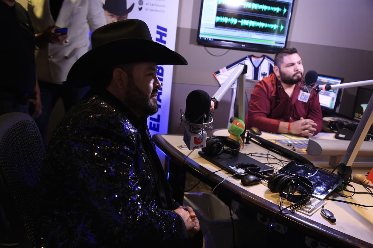 Después le siguió 
<b><a href="http://www.instagram.com/eltambochi">El Tambochi</a></b> y así se la llevaron hasta que todas las canciones fueron mencionadas.