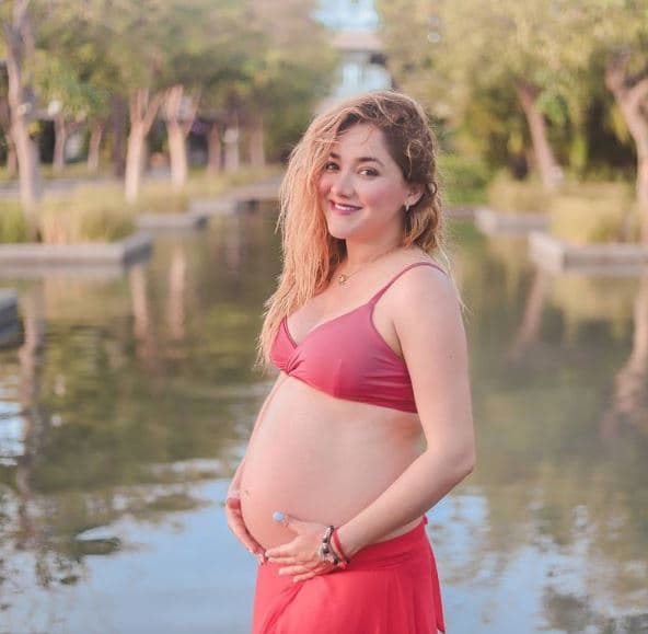 <b>Sherlyn</b>
<br>La famosa se convirtió en mamá en mayo de 2020 gracias a un proceso de inseminación artificial. Desde que estaba embarazada expresó en más de una ocasión la felicidad que sentía por tener la oportunidad de 
<a href="https://www.univision.com/famosos/sherlyn-hijo-mama-imperfecta-mordida-fotos">experimentar la maternidad con su nene André</a>.