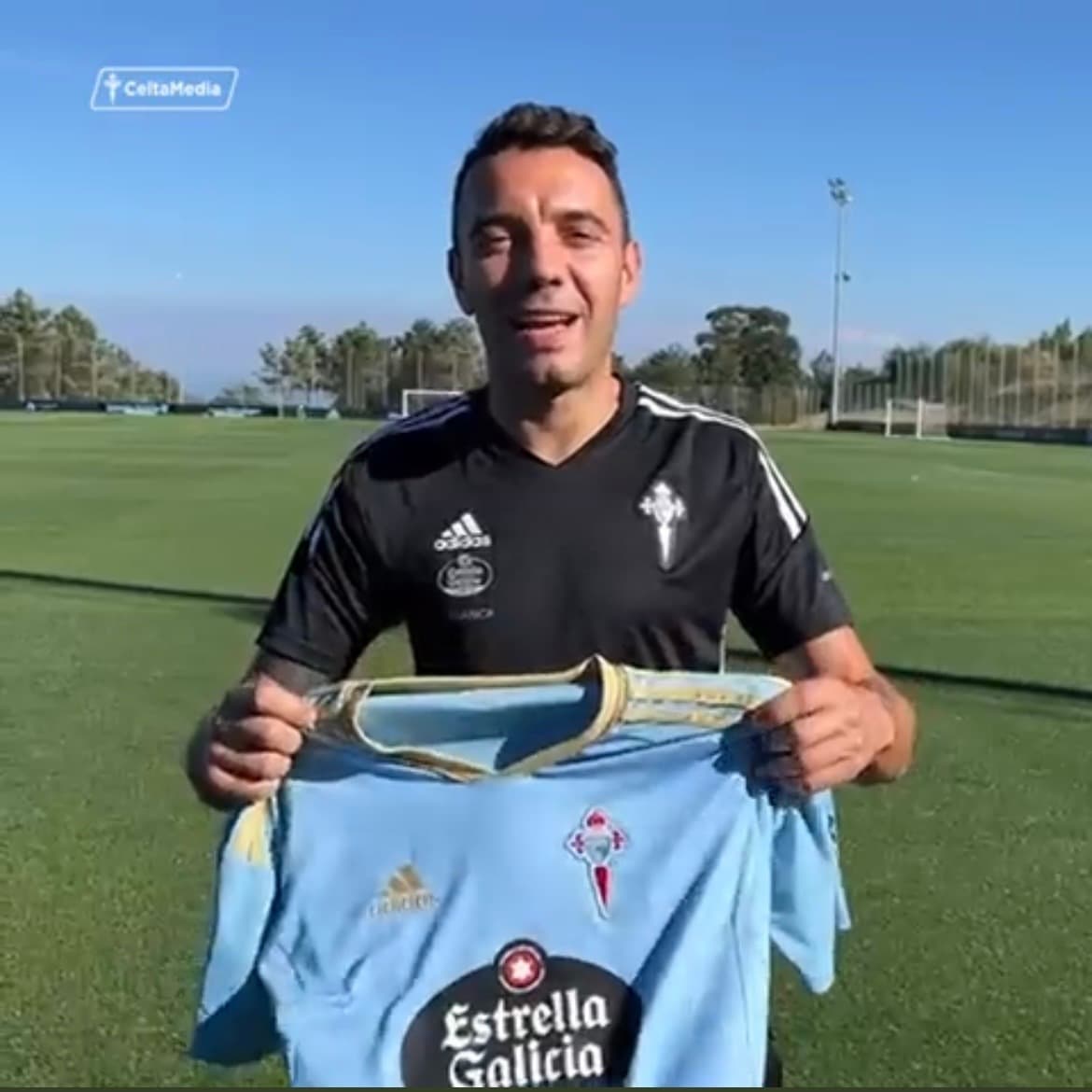 Iago Aspas pide la playera de Pumas a canterano al que le regaló la del Celta