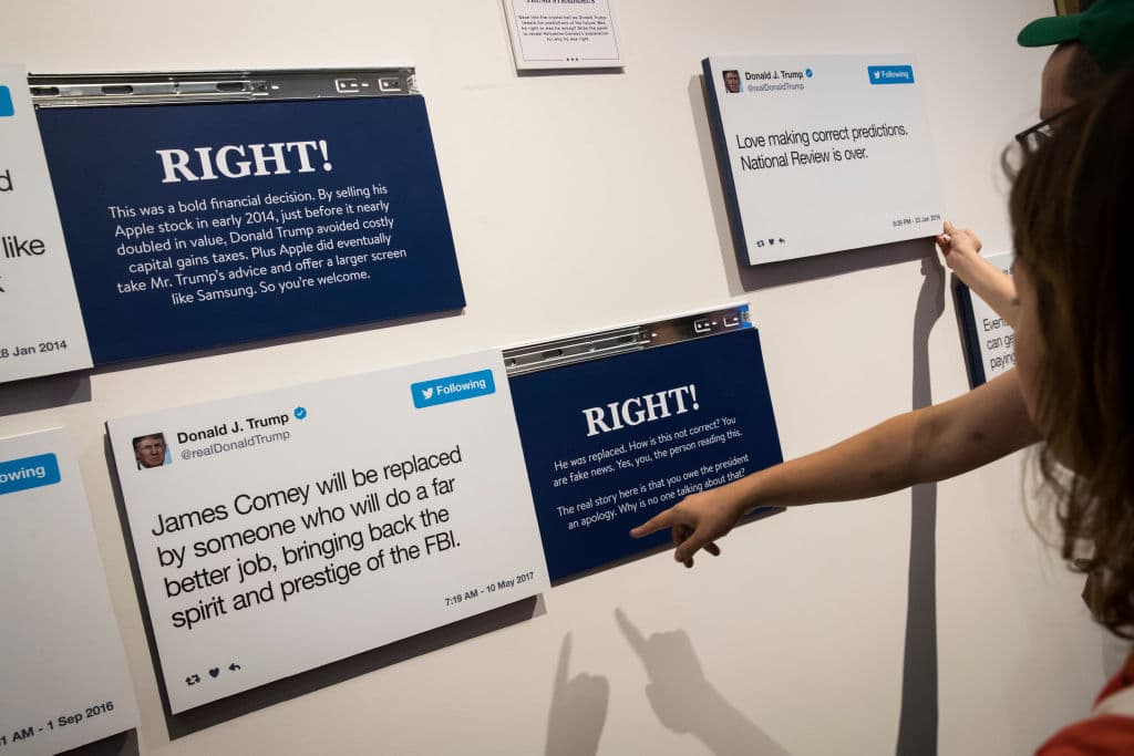 <b><a href="http://www.univision.com/noticias/politica/trump-rompe-su-silencio-llama-a-comey-filtrador-y-dice-que-se-siente-completamente-reivindicado">"James Comey será reemplazado</a></b> por alguien que hará un trabajo mucho mejor, reviviendo el espíritu y prestigio del FBI", reza en una de sus predicciones. Hasta el momento, la vacante de Comey, quien fue echado de forma sorpresiva el 9 de mayo, no ha sido llenada. El asunto se ha convertido en uno de los peores dolores de cabeza de la incipiente presidencia de Trump. (Drew Angerer/Getty Images)