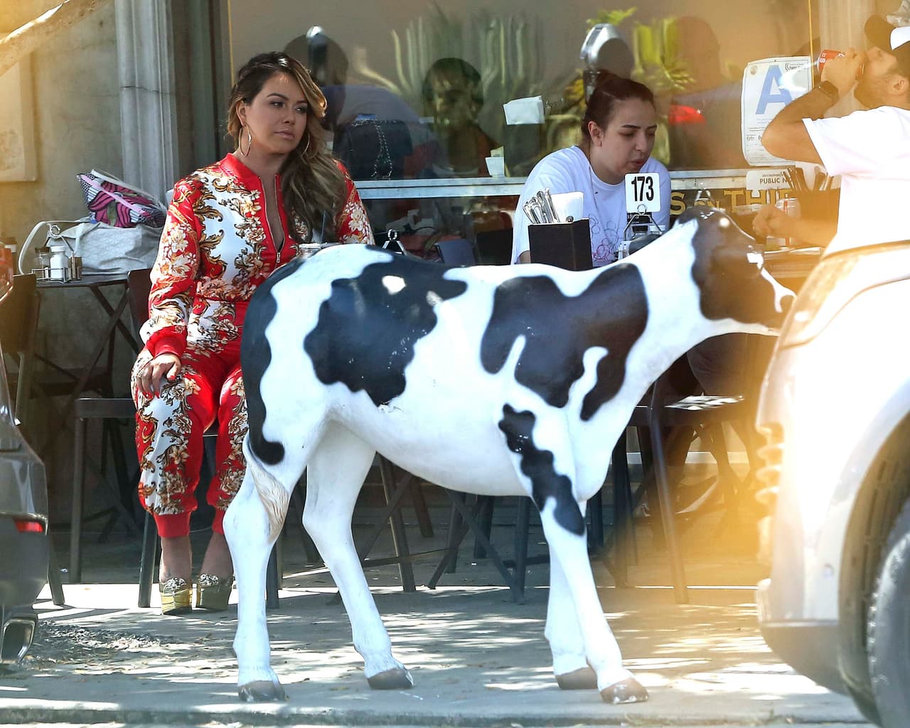 Sacó adelante a sus hermanos y, al igual que su madre, le hizo frente a todas 
<b><a href="https://www.univision.com/entretenimiento/ultimatum-de-chiquis-a-la-ex-de-lorenzo-sus-abogados-lanzan-esta-dura-advertencia">las polémicas que han surgido a su alrededor</a></b>.