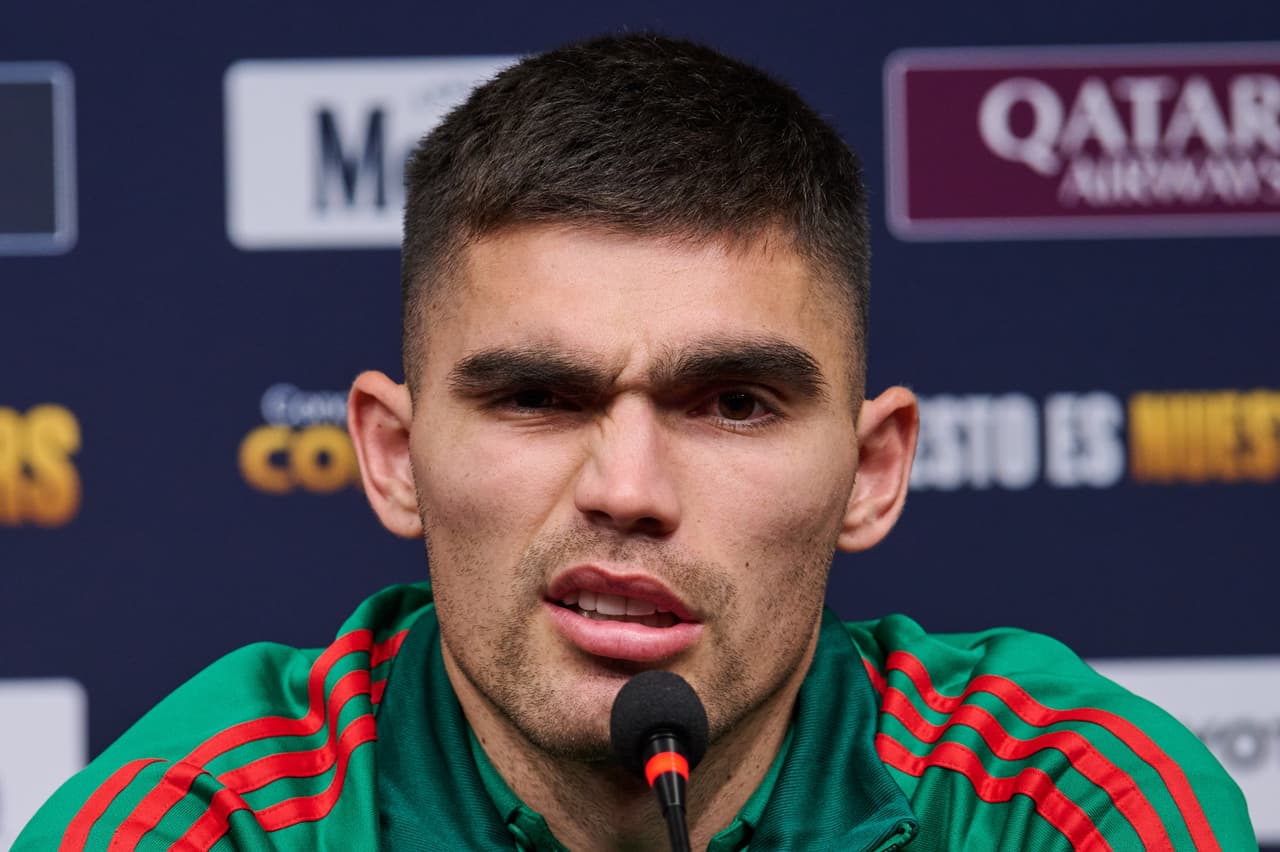 Johan Vásquez niega que haya querido abandonar al Tricolor