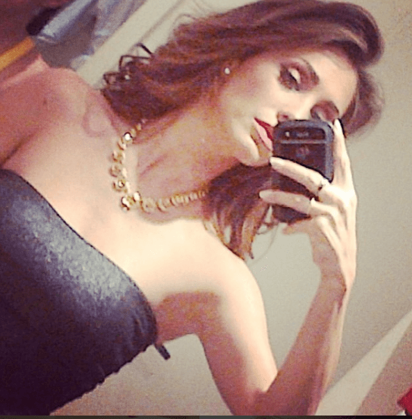 Como éste, en un tono dorado y muy elegante.