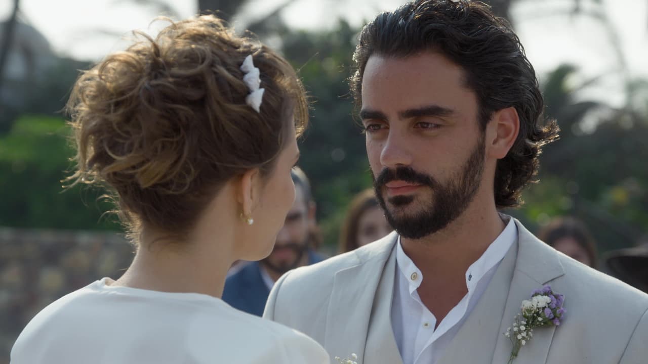 En un segundo, Leonora volvió a su realidad y vio a Alejandro Larios recibiéndola en el altar.