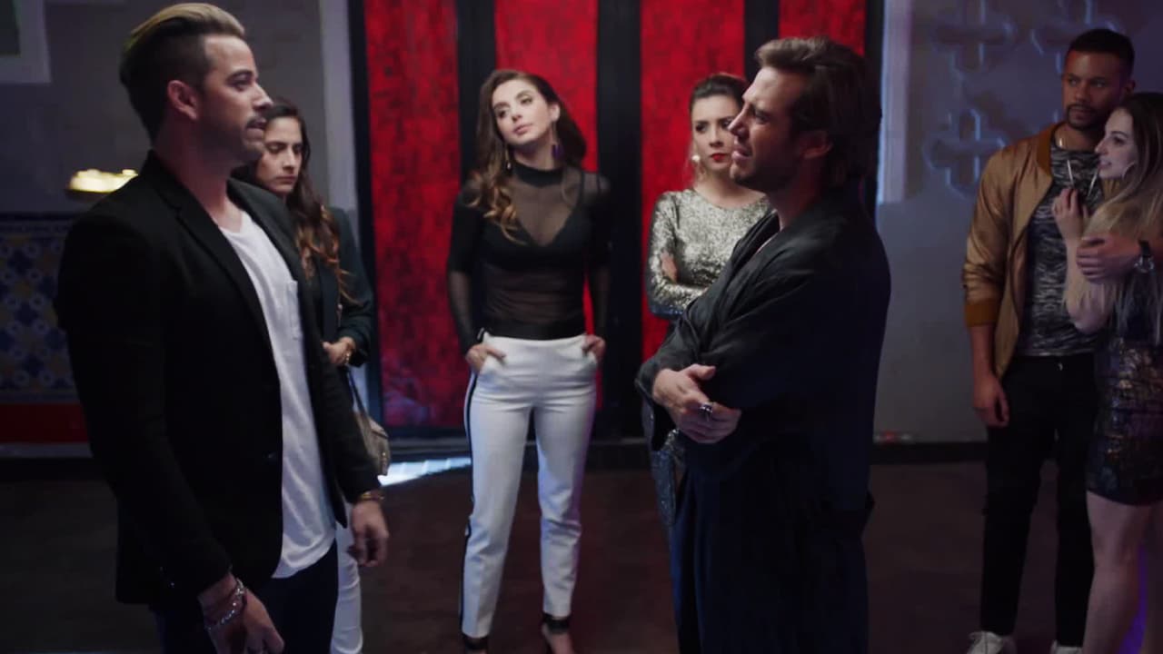 Tras varios problemas en el concierto que organizaron, Charly y Juanjo se acusaron mutuamente de querer arruinar el evento. Ante los señalamientos, los dos casi inician una terrible pelea.