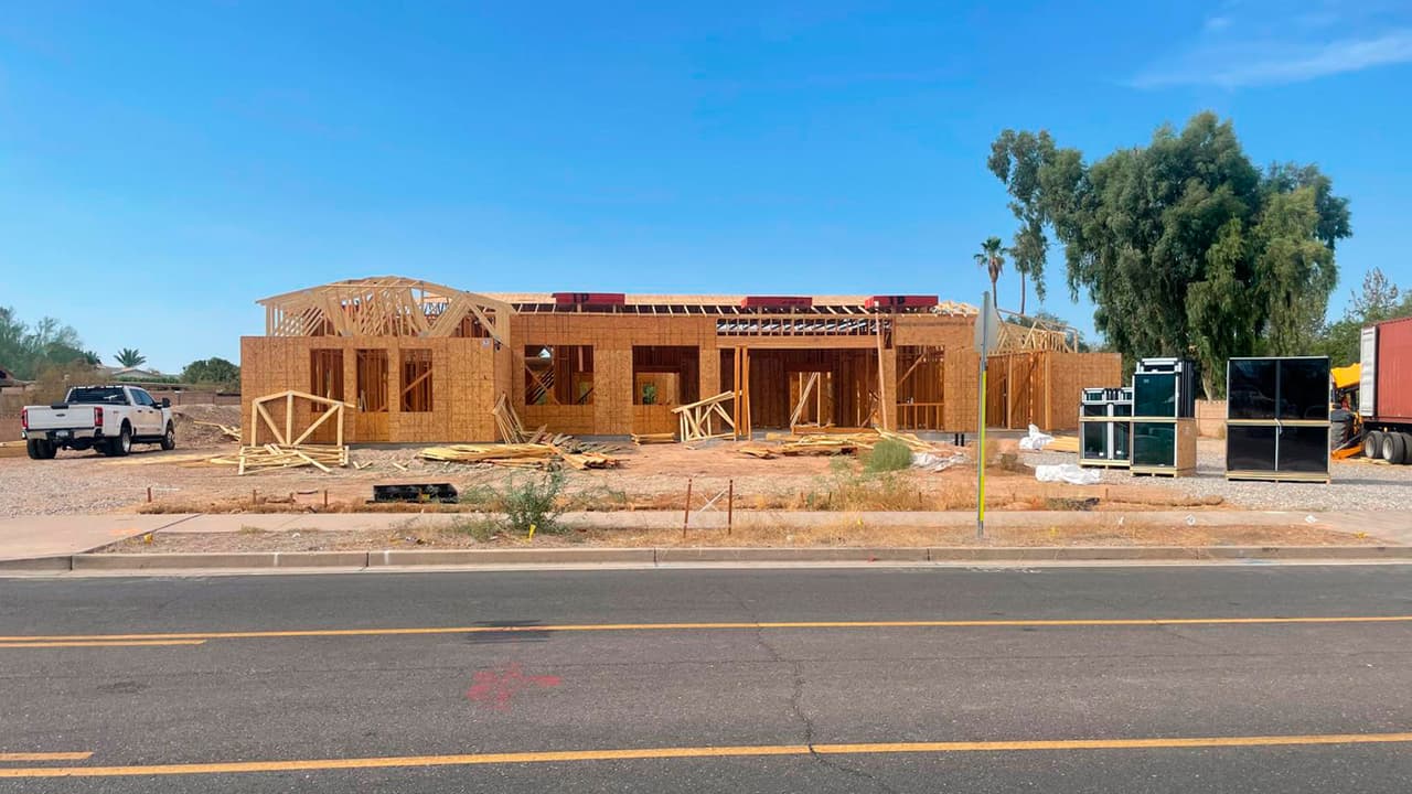 El lugar del accidente fue cercado por la policía para realizar la investigación correspondiente.