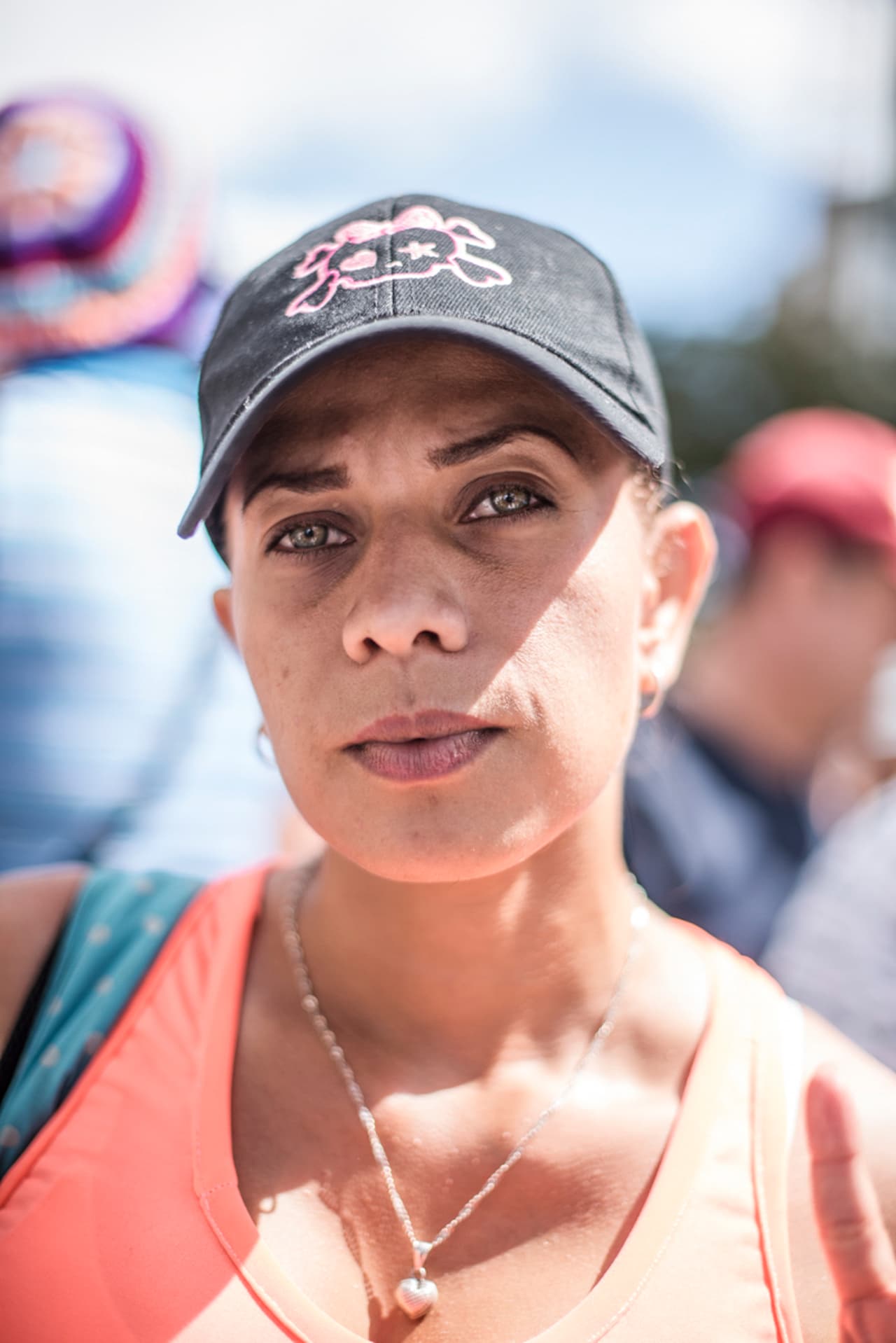 “Protesto por muchas razones. Por la salud, por mi hija. Soy profesional y no ejerzo mi profesión”, afirmó Mayra Rodriguez, del barrio de Petare.