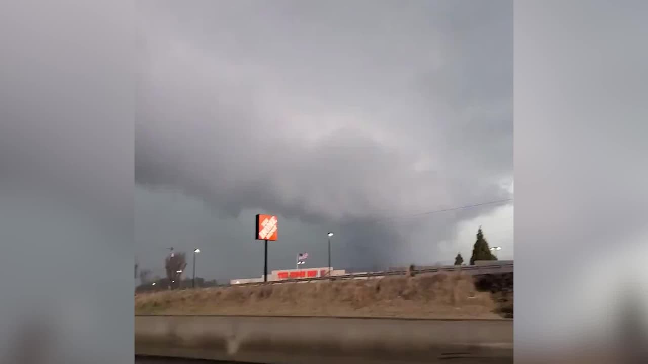 Confirman que 3 tornados tocaron tierra en los condados de Orange, Guilford y Alamance