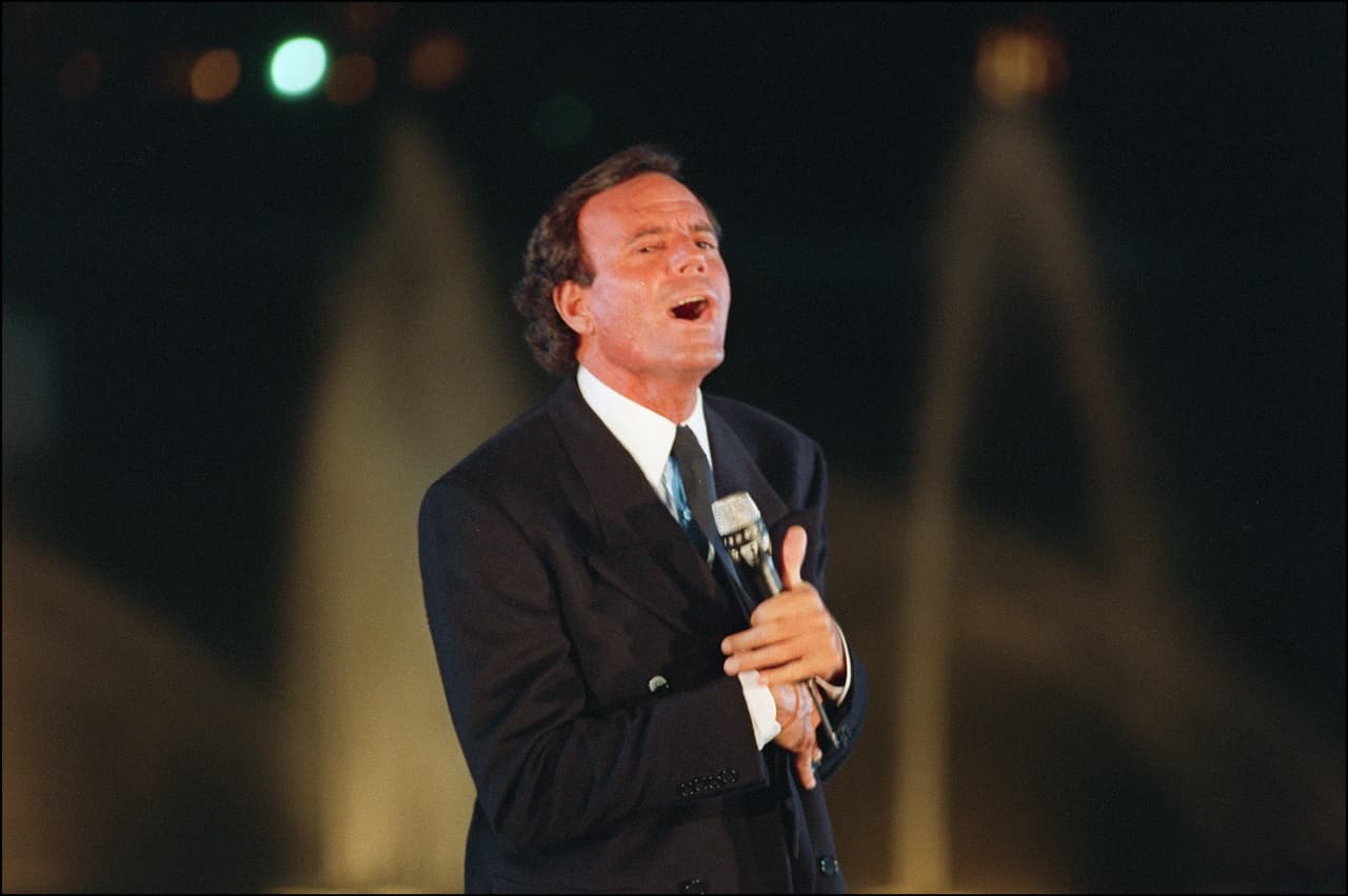 Uno de ellos es el cantante
<b><a href="https://www.univision.com/temas/julio-iglesias" target="_blank"> Julio Iglesias</a></b>, de quien dijo lleva una amistad cercana con el abogado. 
<br>