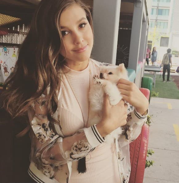 Paulina Goto presume en sus redes sociales el gran cariño que le tiene a su perrita Mila.