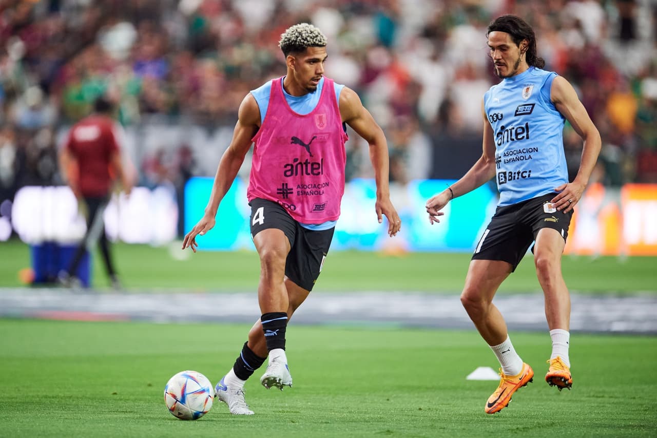 La selección mexicana tuvo uno de sus partidos más oscuros en la era del ‘Tata’ Martino y con doble de Edinson Cavani, Uruguay le pasó por encima a un Tri, que generó dudas, incertidumbre y preocupación a menos de 6 meses de Qatar 2022.