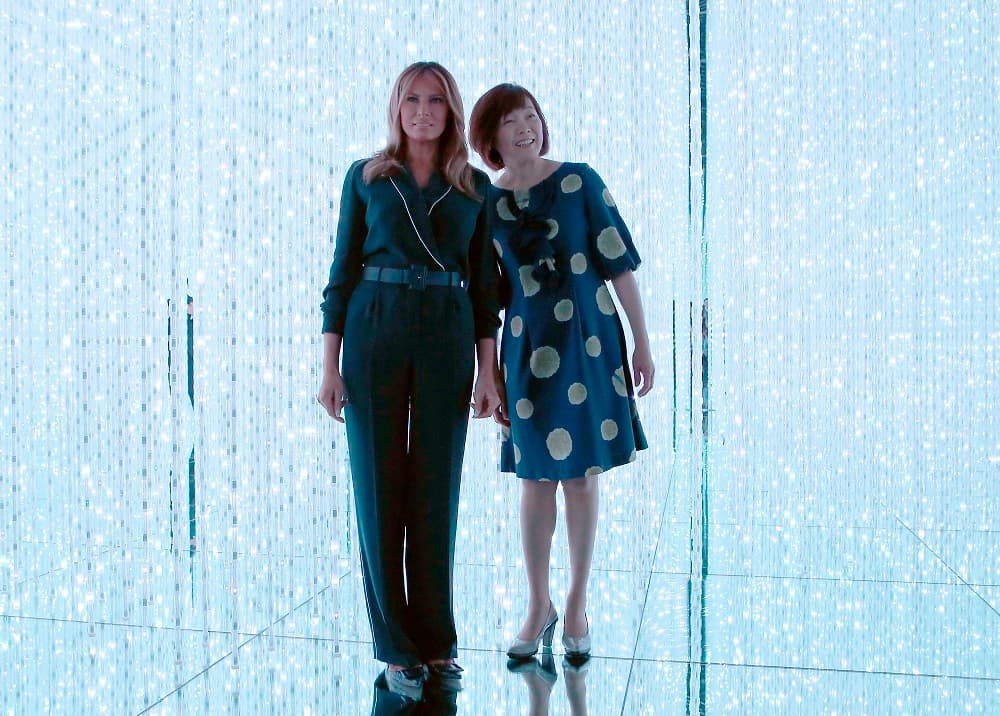 Trump está acompañado en este viaje de Melania Trump, quien participó en otras actividades junto a Akie Abe, la esposa del primer ministro japonés.