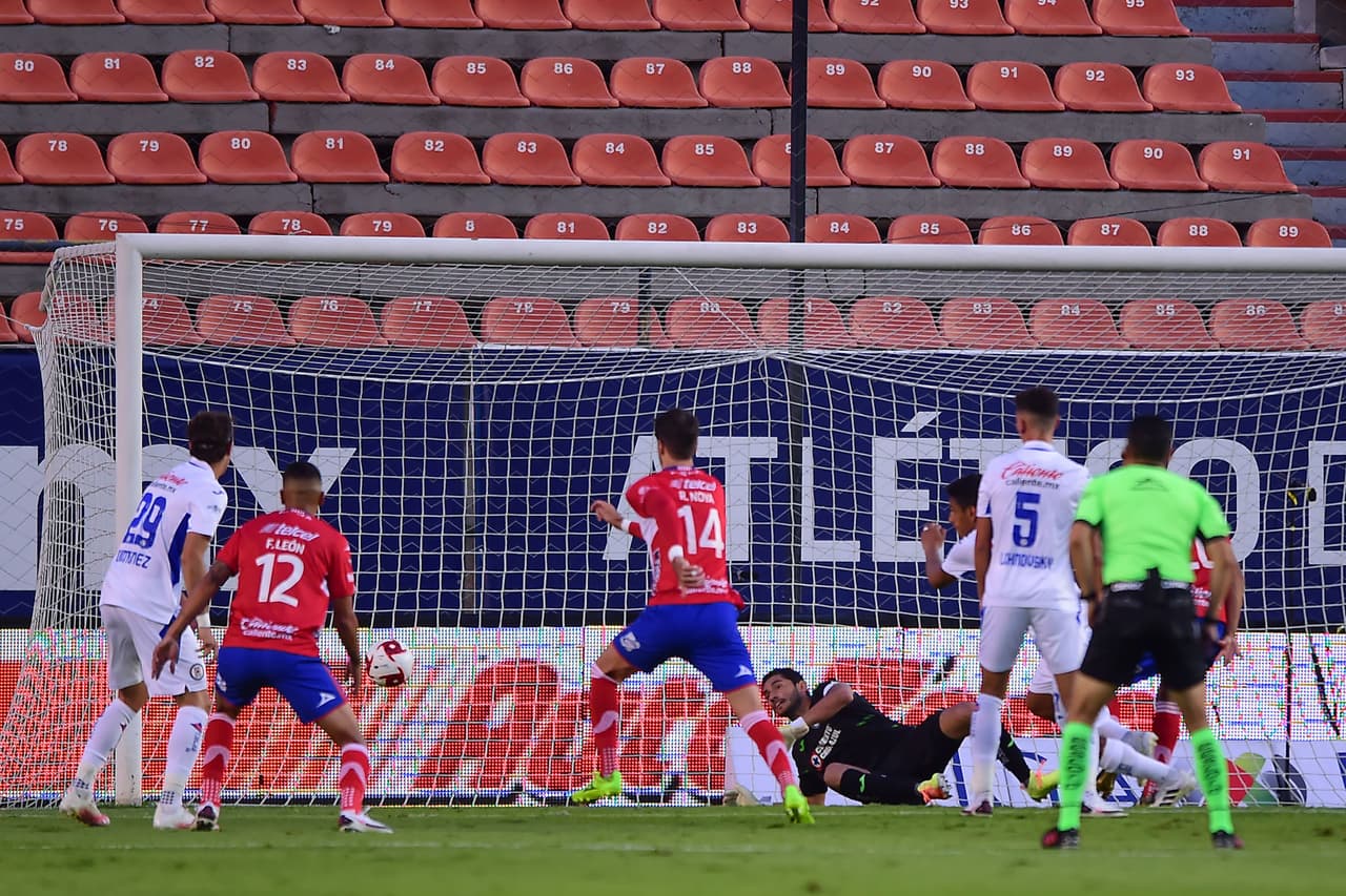 Con doblete del Cabecita Rodríguez y gol de Santiago jiménez, la Máquina se impone 1-3 al Atlético San Luis y toman el liderato en el Guard1anes 2020.