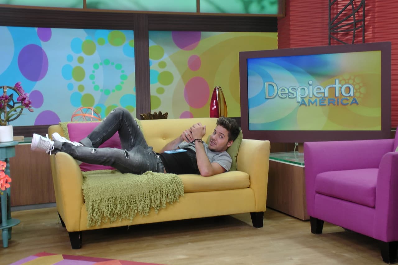 Y después de esa lucha de poder, sorprendimos a Will checando sus redes sociales.