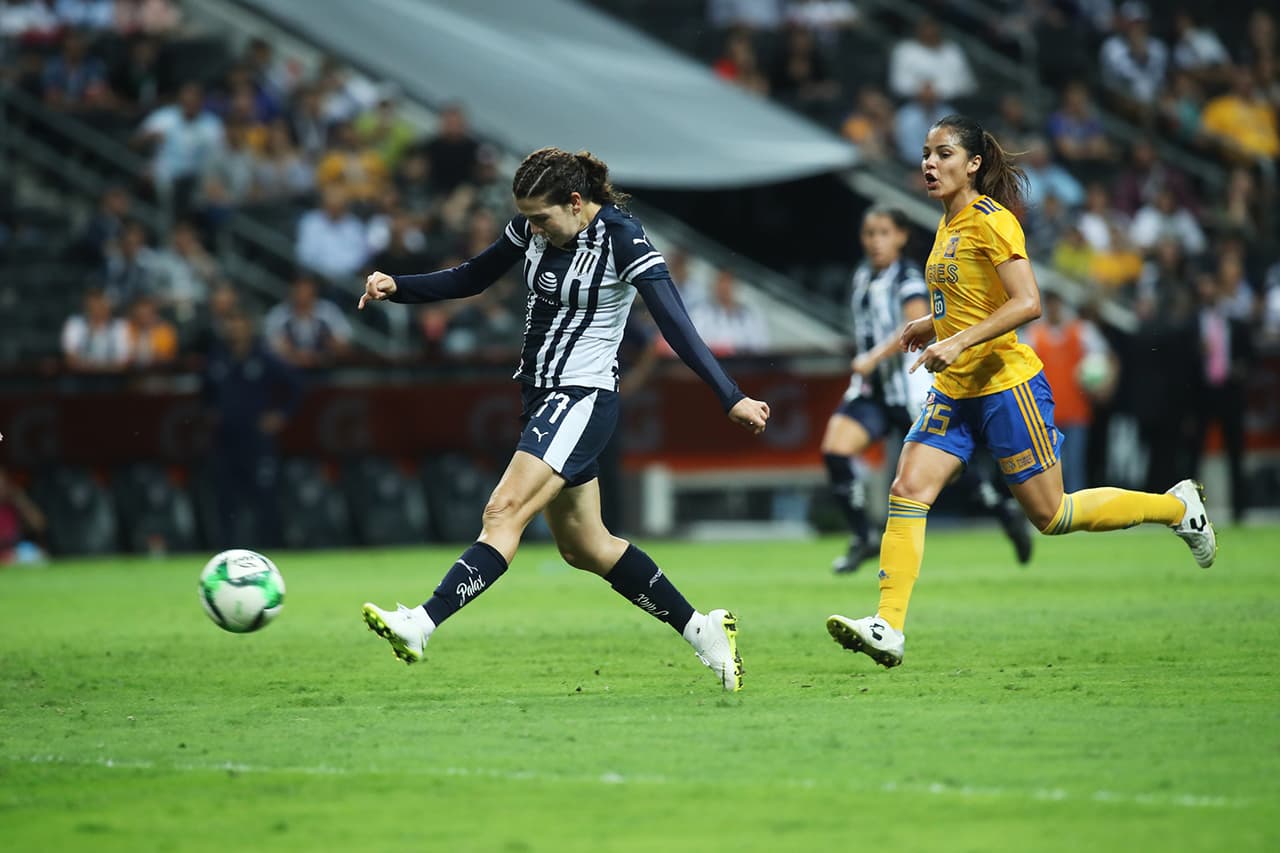 Y después de machacar y machacar, Monterrey halló un justo premio a su insistencia, pues a los 67 minutos, con un gran golazo, un zapatazo desde fuera del área, el BBVA estalló en júbilo y la esperanza se empezó a asomar.