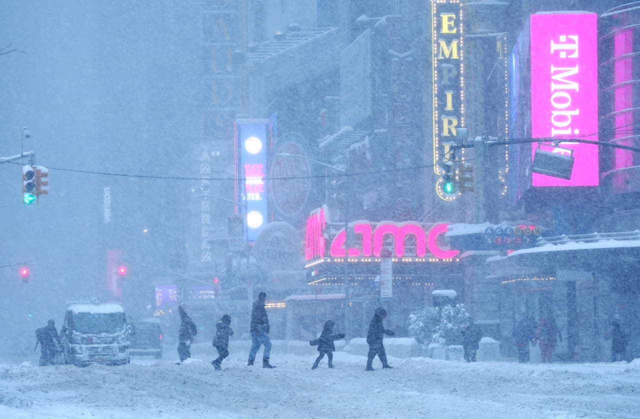 La calle 42 en Times Square durante la tormenta