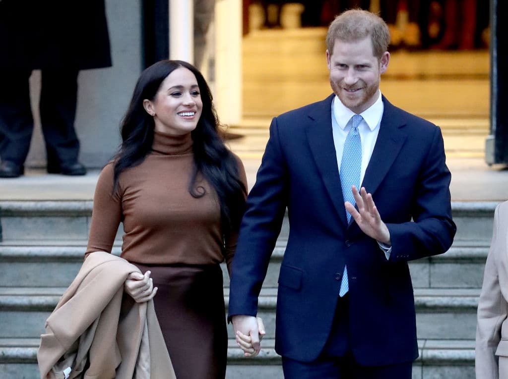 Mientras que 
<a href="https://www.thetimes.co.uk/article/harry-and-meghan-security-bill-for-royals-spiralling-out-of-control-07jcgvtbv" target="_blank">The Times</a> reportó que tuvo acceso a documentos que demuestran que están 
<b>capacitando suficientes oficiales</b>, para cubrir las demandas de la familia real en temas de seguridad.