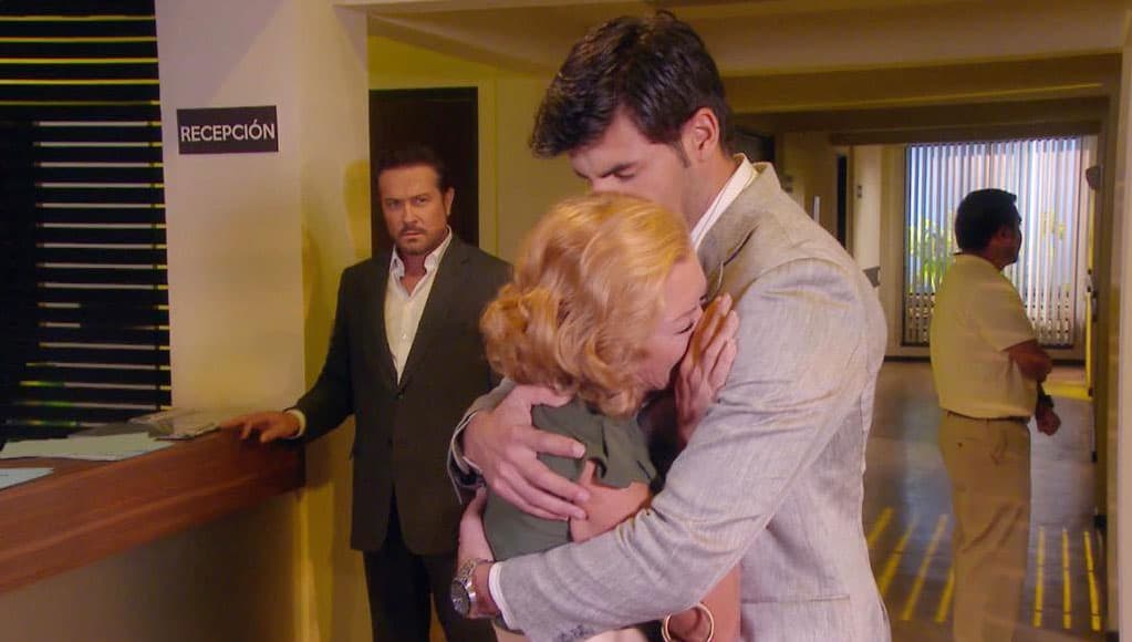 En este melodrama, que podemos ver de lunes a viernes a las 2PM/1C por Univision, interpretó a 'Gastón', un doctor especialista en sordera que se enamora del personaje de Lety Calderón. Con este papel se ganó el cariño del público.