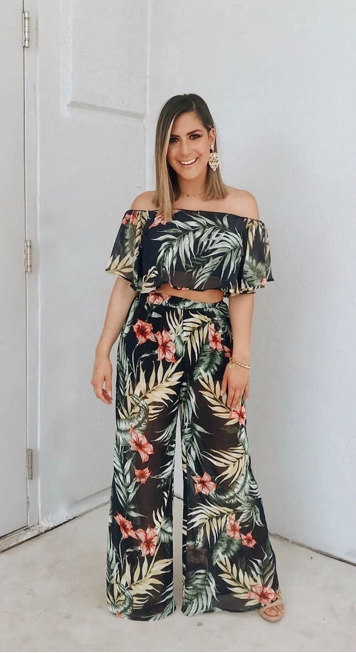 Durante su trayecto en la conducción ha cautivado tanto al público como a sus compañeros con su simpatía y energía positiva.