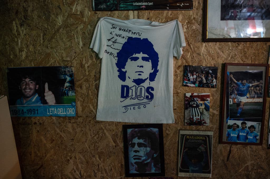 Así viven la muerte de Diego Armando Maradona en San Paolo.