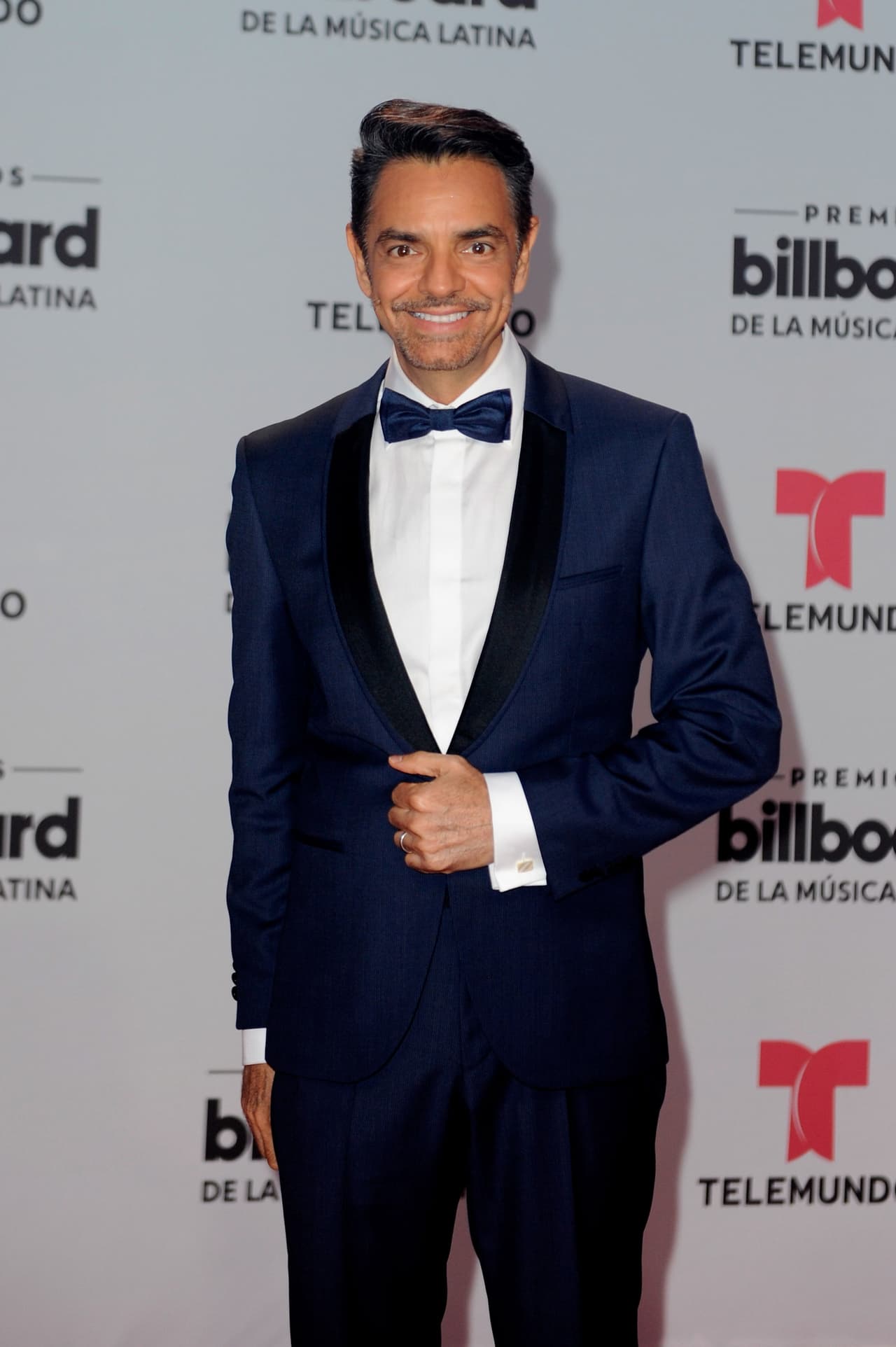 <a href="https://www.univision.com/temas/eugenio-derbez">Eugenio Derbez</a> estrenará a '
<a href="http://www.youtube.com/watch?v=FYLK4pAP-K0">Overboard</a>' en abril, está rodando 'El cascanueces y los cuatro reinos' y también trabaja en 'El complot Mongol'.