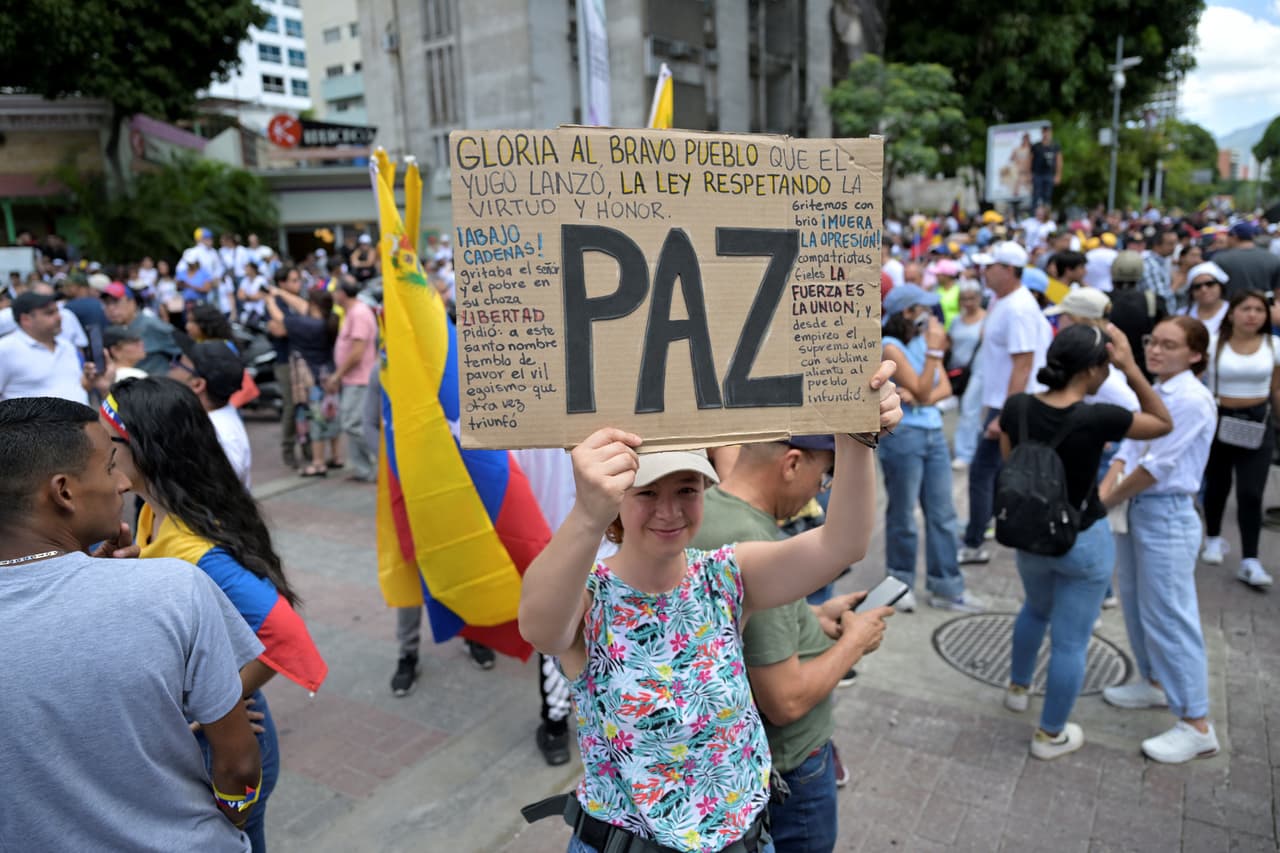 Venezuela se prepara para nuevas protestas después de que la controvertida victoria electoral del presidente Nicolás Maduro, no probada por los datos del ente venezolano que administra las elecciones, fuera ratificada en vísperas.