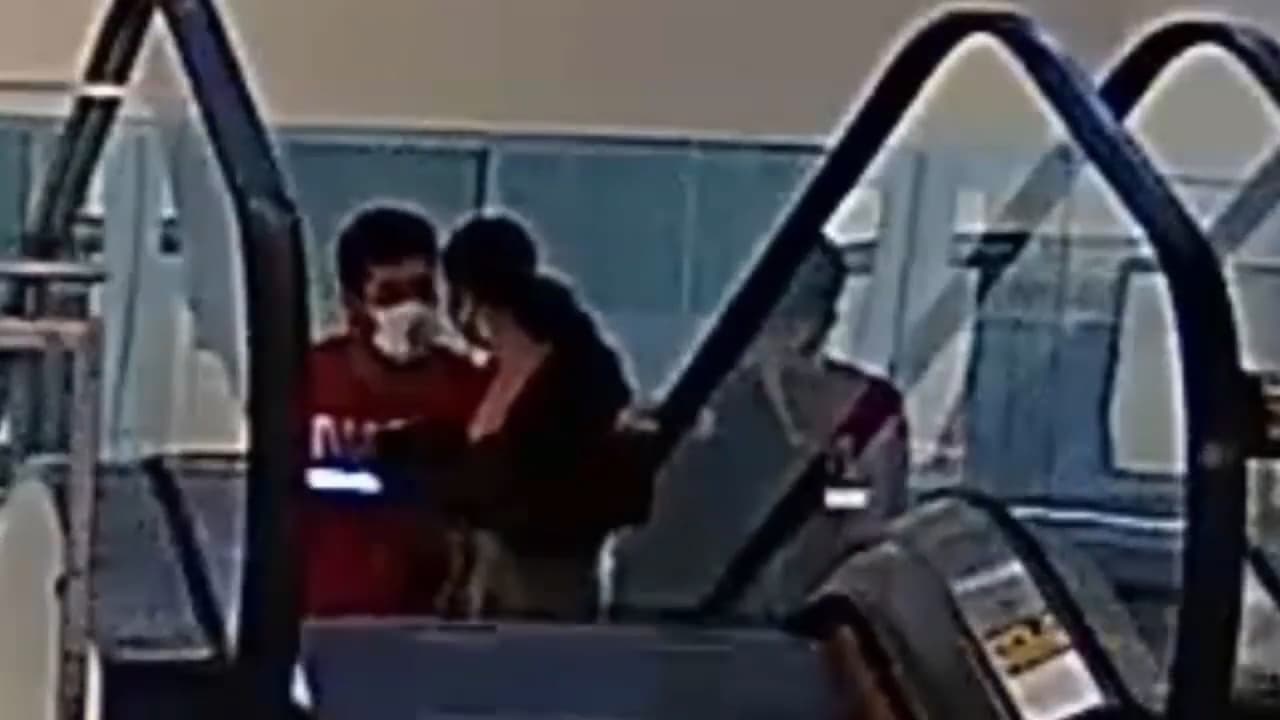 Mujer denuncia robo de su teléfono celular en el Galleria Mall de Houston