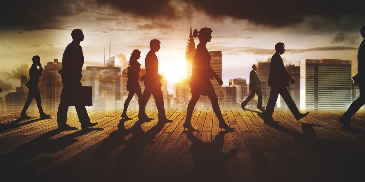 Oportunidades que debes aprovechar este mes: Lo inusitado e imprevisible, algo que te saque de la rutina y te coloque en una posición diferente tanto en tu vida amorosa como laboral, una oferta que no debes dejar pasar por alto.