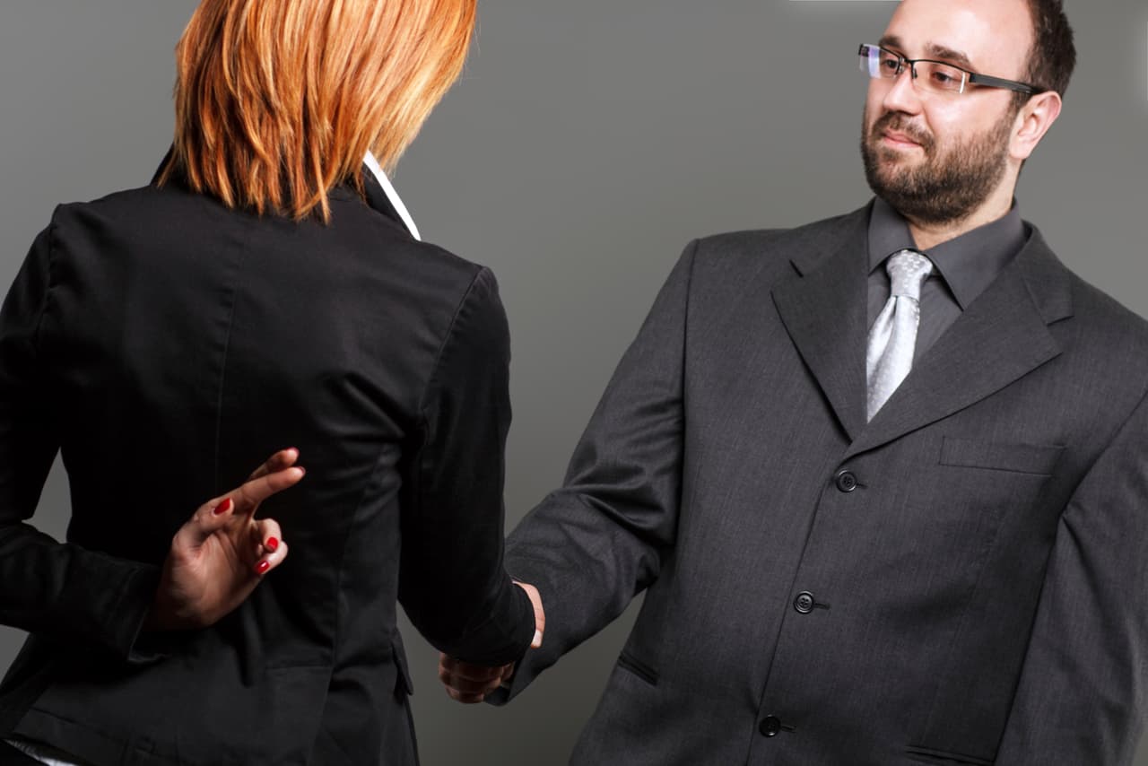 Peligros que debes evitar: Prometer lo que luego no puedas cumplir y para quedar bien con los demás durante este ciclo de fiestas enredarte en deudas que luego en enero te causen dolores de cabeza.