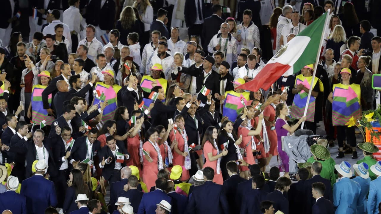 Daniela Campuzano llevó la bandera de México en la apertura de Río 2016.