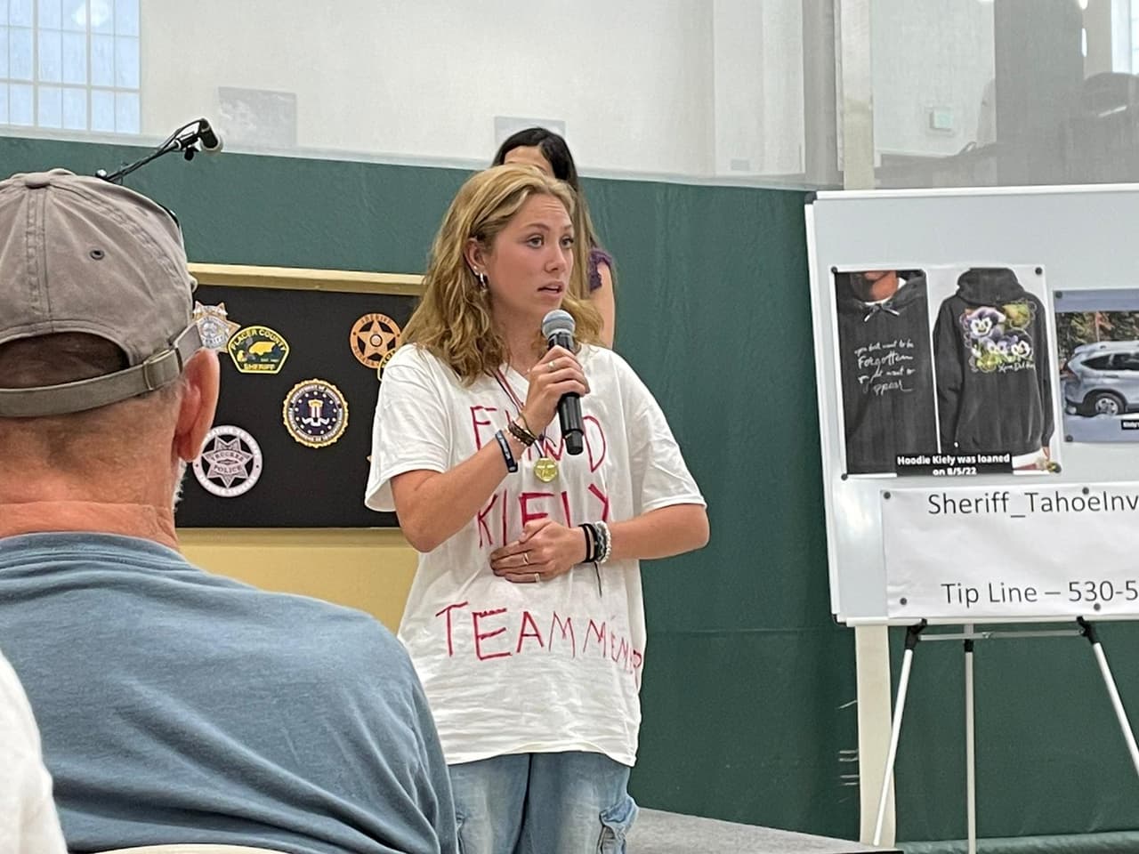 Familiares y amigos de Kiely organizaron un centro voluntario de información para recuperar cualquier dato que pueda dar una pista sobre su paradero.