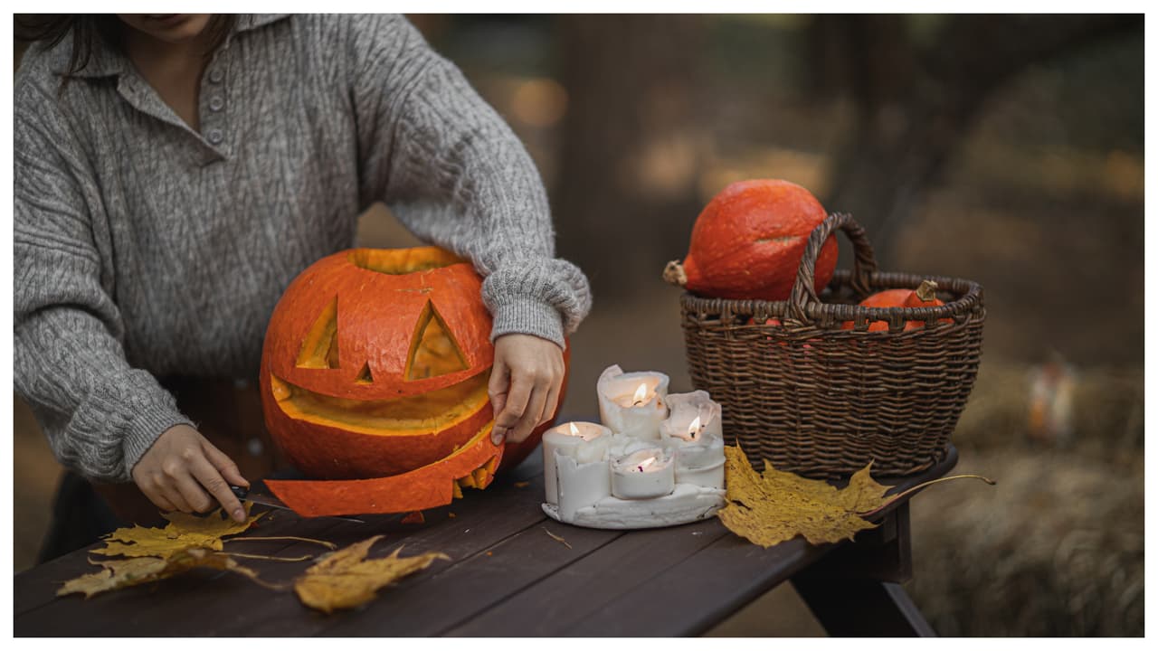 Pero los accidentes de auto no son el único riesgo que aumenta en esta fiesta: según la Comisión de Seguridad de Productos del Consumidor de EE. UU.,
<b> tallar calabazas genera muchos accidentes en octubre. </b>
<br>