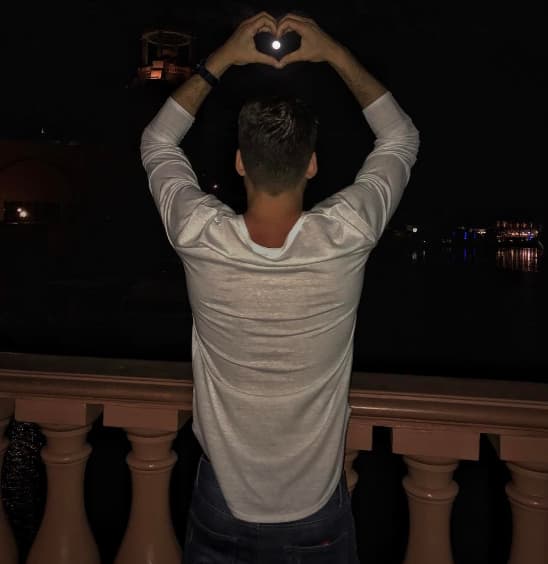 La luna y William Valdés enviándonos todo su amor.