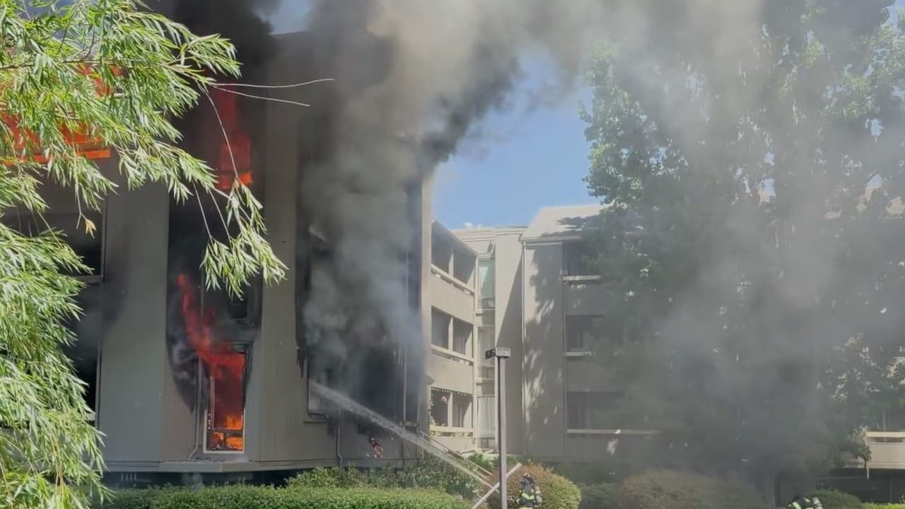 Investigan incendio que destruyó más de 50 condominios en Foster City