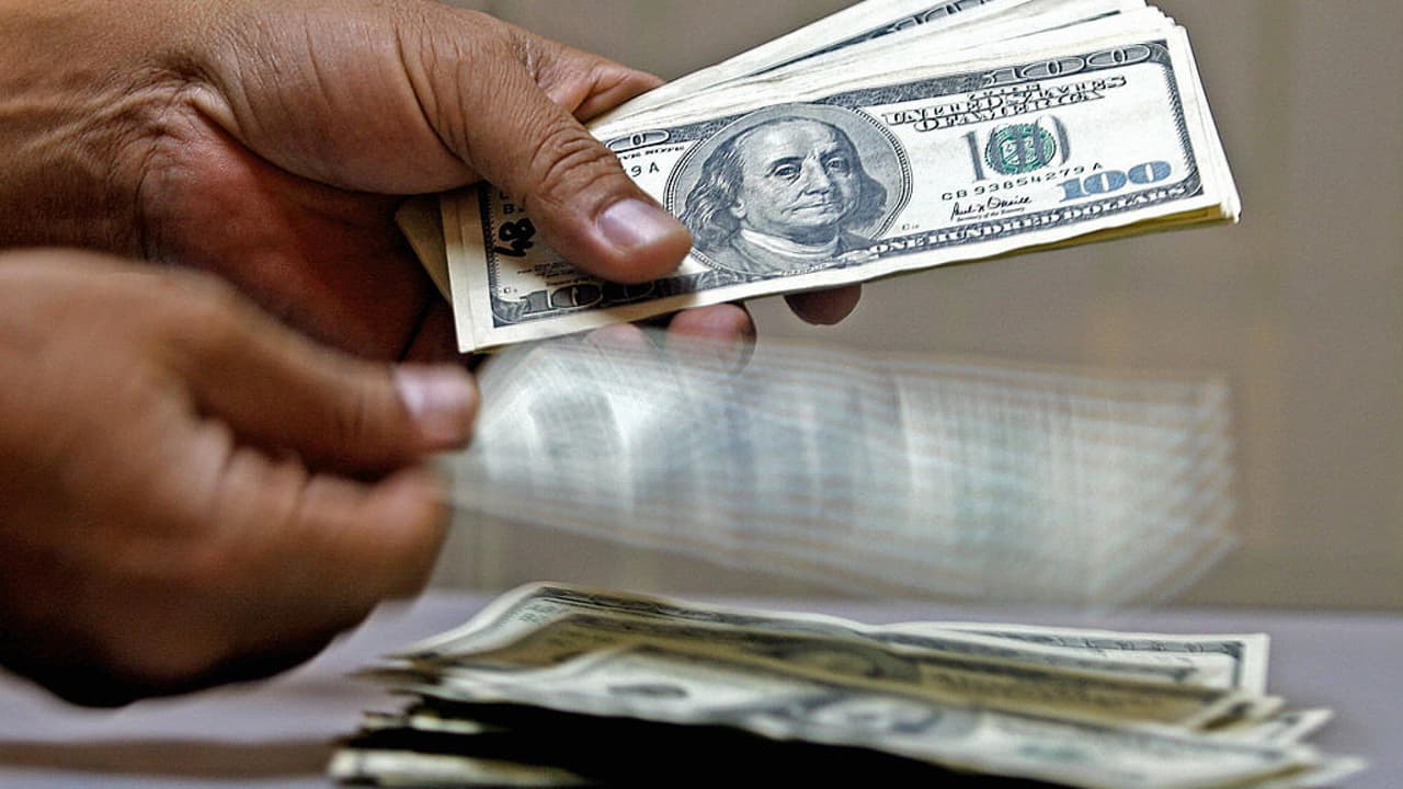 <b>En video: <b>Esto debes saber si quieres solicitar ayuda del programa FAFSA para pagar tu universidad</b></b>
<br>
<br>Cada año el gobierno federal ofrece más de 120,000 millones de dólares en becas, subvenciones y préstamos para ayudar a los estudiantes a costear su educación superior. Quienes estén interesados en pedir estos fondos y vivan en el estado de Texas tienen hasta el 15 de enero del 2022 para enviar su solicitud. Te contamos cuáles son los documentos que debes reunir para aplicar.