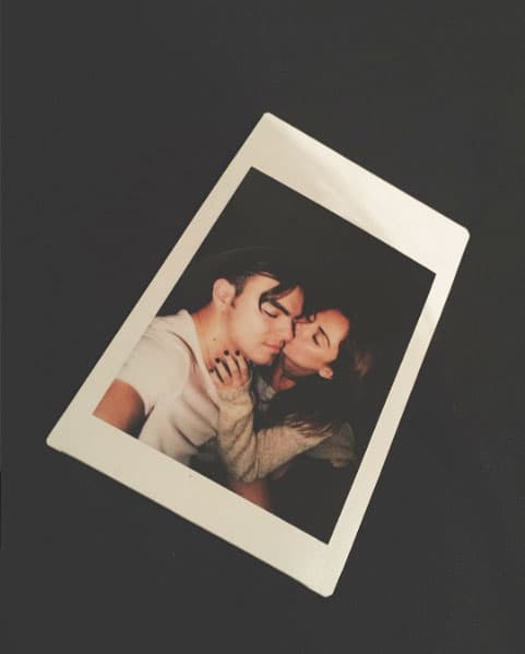 A pesar de que tuvieron un tórrido romance duró poco. Con esta fotografía confirmaron su separación: "Lamentablemente nuestros caminos se separaron, pero seguimos los dos en el camino en el cual nos enamoramos y es el camino por el amor al arte y por el mismo sueño que es la actuación".