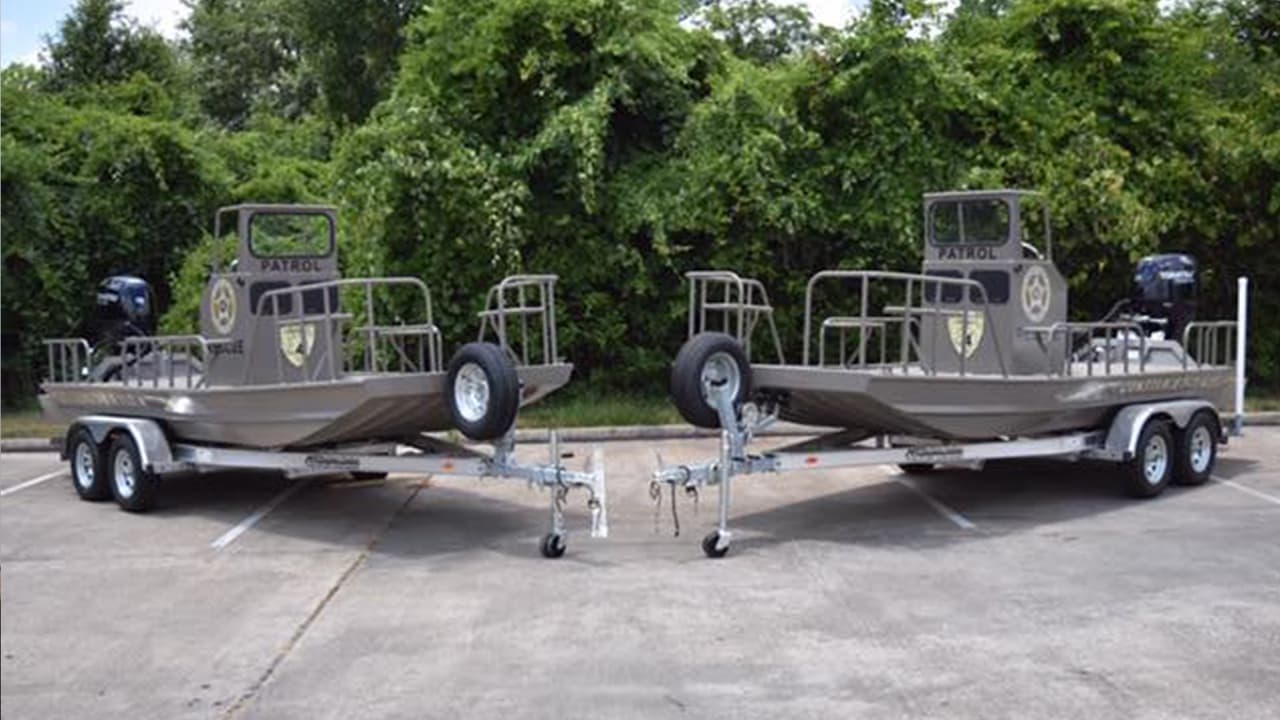 El equipo consta de dos botes de rescate.
<br>