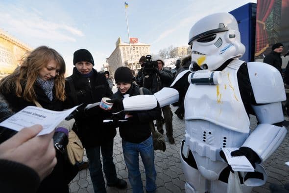 Incluso repartían "entradas" para su nave espacial para salvar a los ucranianos desde el fin del mundo.