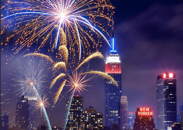 ¿Listos para repetir WOW tras WOW?. Macys 4 th of July Fireworks, en New York City, son los más grandes del país. En el 2016, la fiesta tiene lugar en el East River y será televisada en vivo para todo el país.
