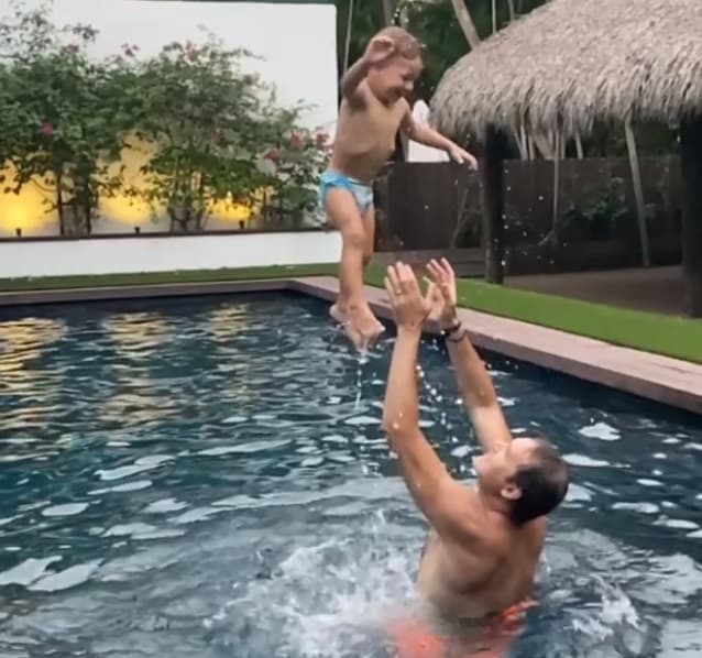 Alan acostumbraba a andar de aeropuerto en aeropuerto por cuestiones de trabajo, y algo positivo fue que esta temporada ha estado más en casa divirtiéndose con sus hijos.