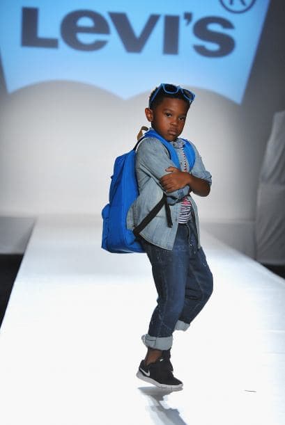 Mira el cómodo y práctico conjunto que lució este niño durante el desfile de Levi’s Kids y Nike, en la New York Mercedes Benz Fashion Week Spring 2015.